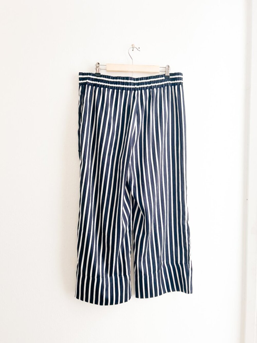 J. Crew Pull-on Crop Pant in Navy/White Nautical Stripe SZ 12 - Picture 7 of 7